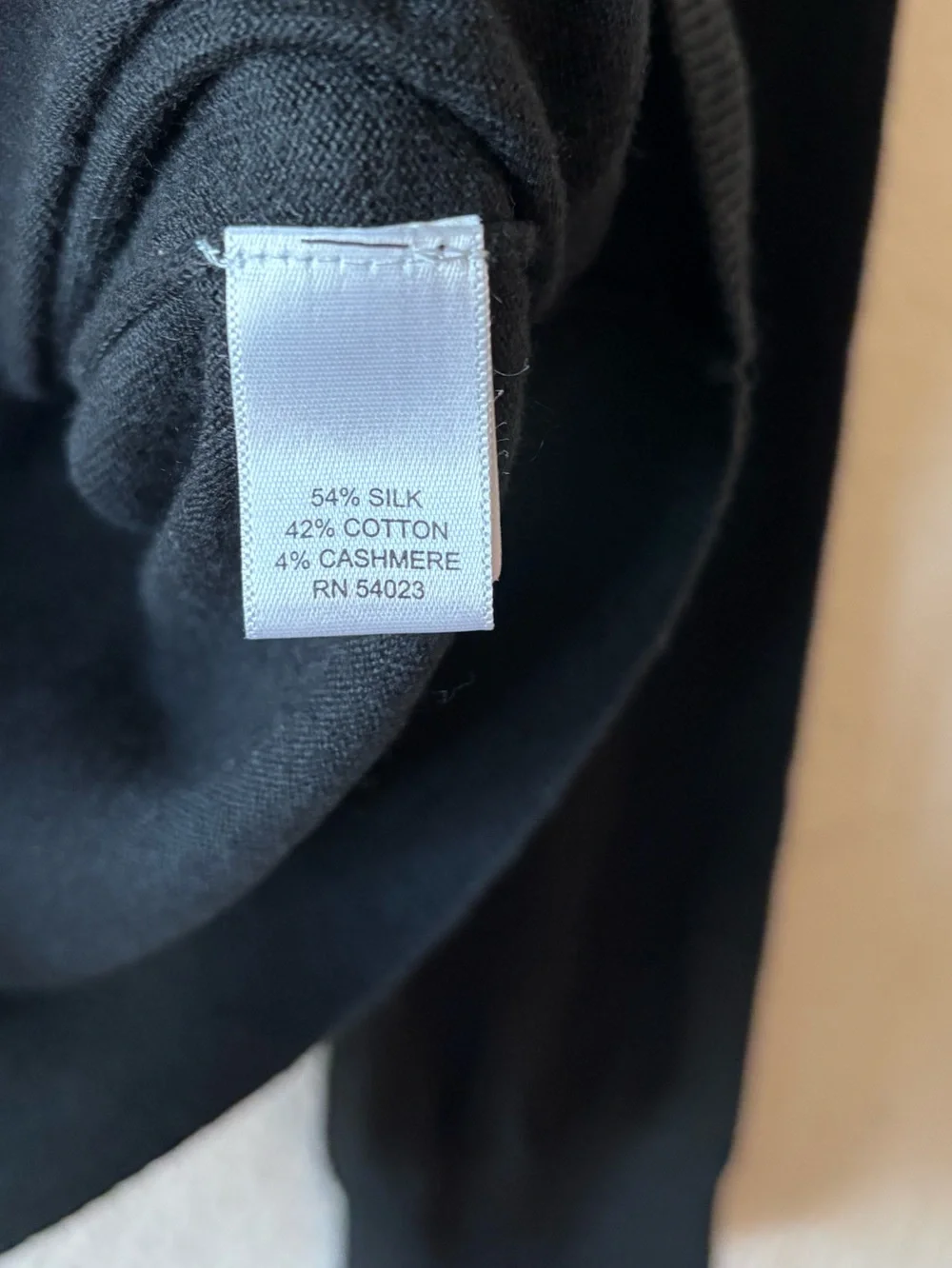 Banana Republic Luxury Blend Black V-Neck Sweater –‎ Silk, Cotton& Cashmere L